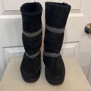 Ugg boots with embroidered trim in charcoal & white